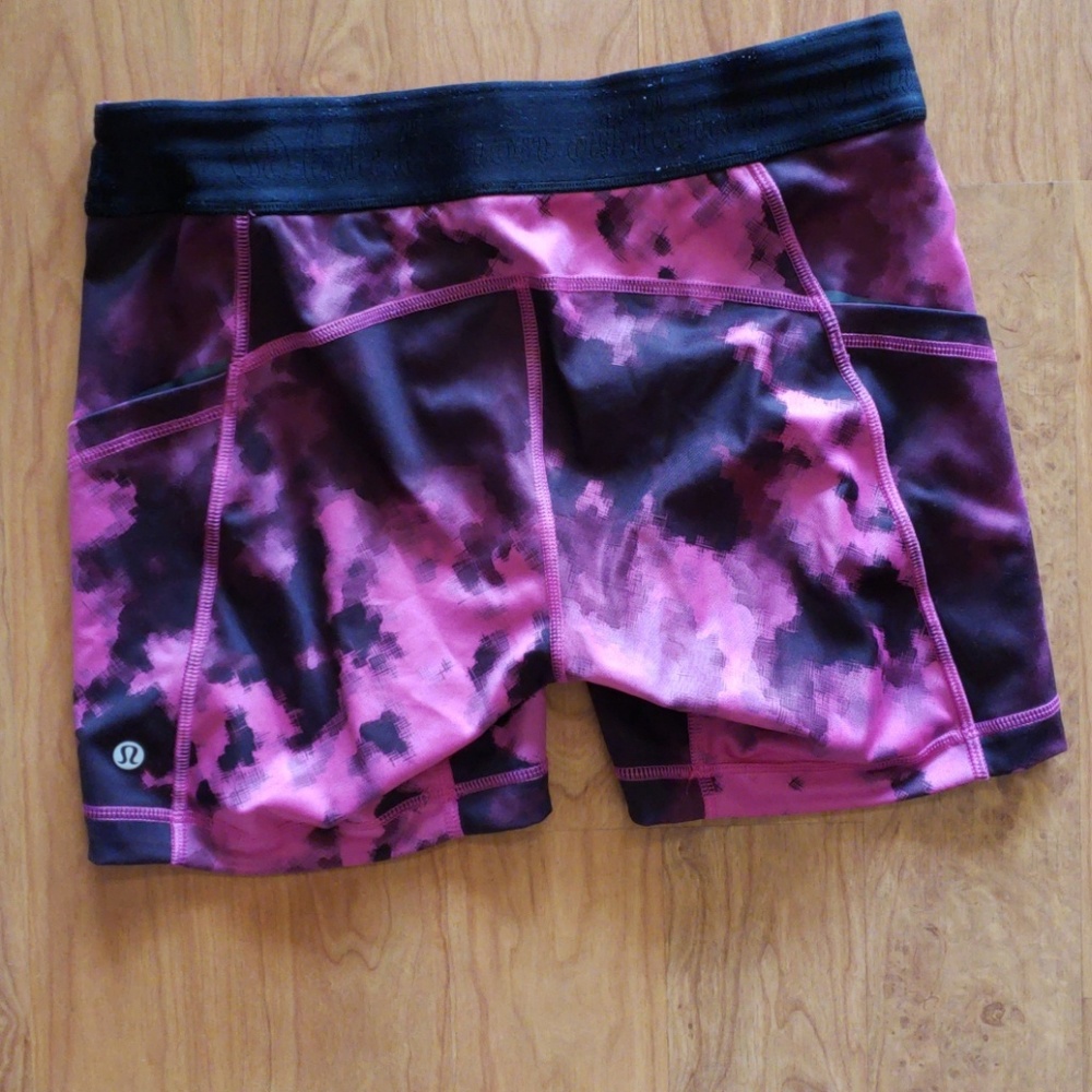 Cute lulu tights with pockets.